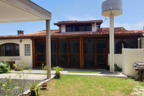 Casa ampla de fundos - Praia da Mococa